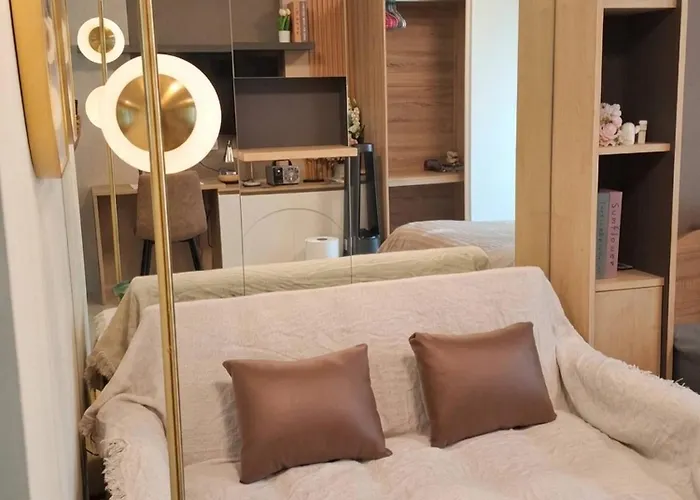 Apartment Modern Pool View, King Bed, Bts Punnawithi