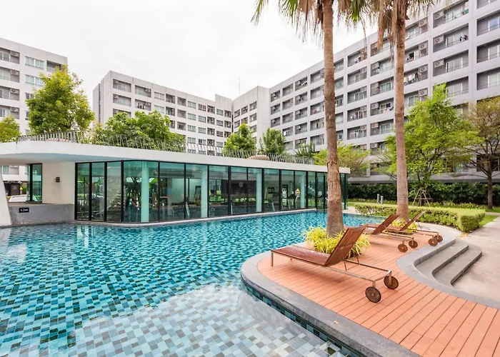 Modern Pool View, King Bed, Bts Punnawithi Apartment