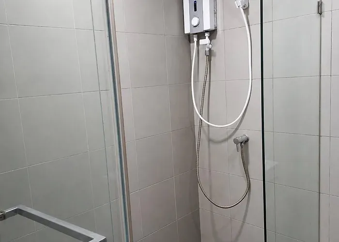 Apartment Modern Pool View, King Bed, Bts Punnawithi *