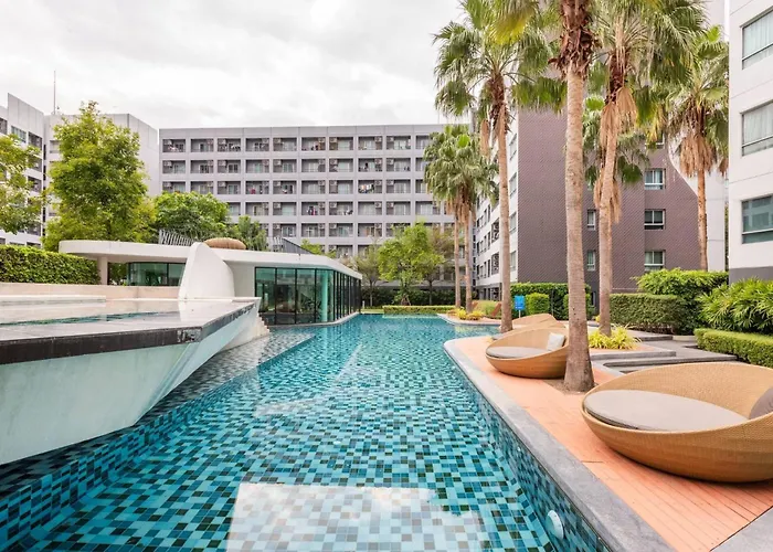 Modern Pool View, King Bed, Bts Punnawithi Apartment