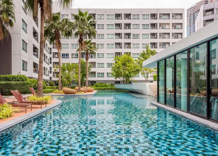 Apartment Modern Pool View, King Bed, Bts Punnawithi *