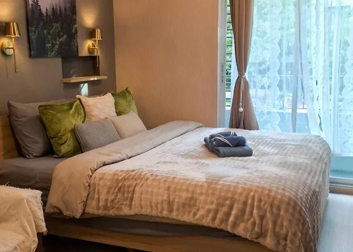 Modern Pool View, King Bed, Bts Punnawithi Apartment *