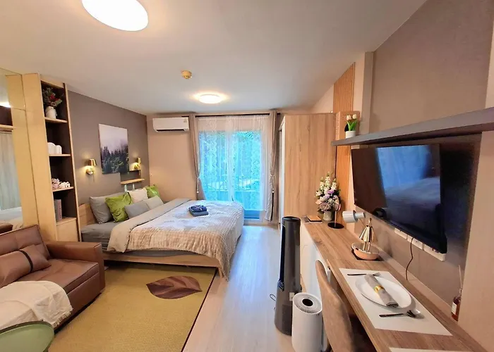 Modern Pool View, King Bed, Bts Punnawithi