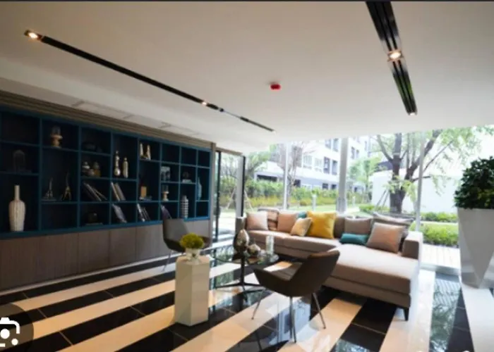 Apartment Modern Pool View, King Bed, Bts Punnawithi Bangkok