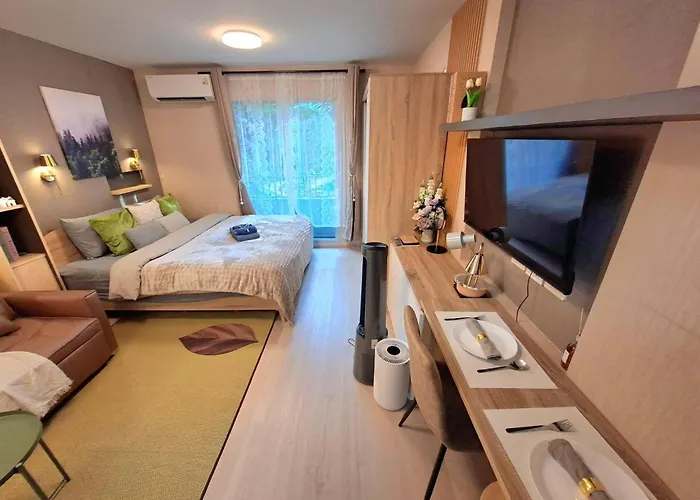 Modern Pool View, King Bed, Bts Punnawithi Apartment