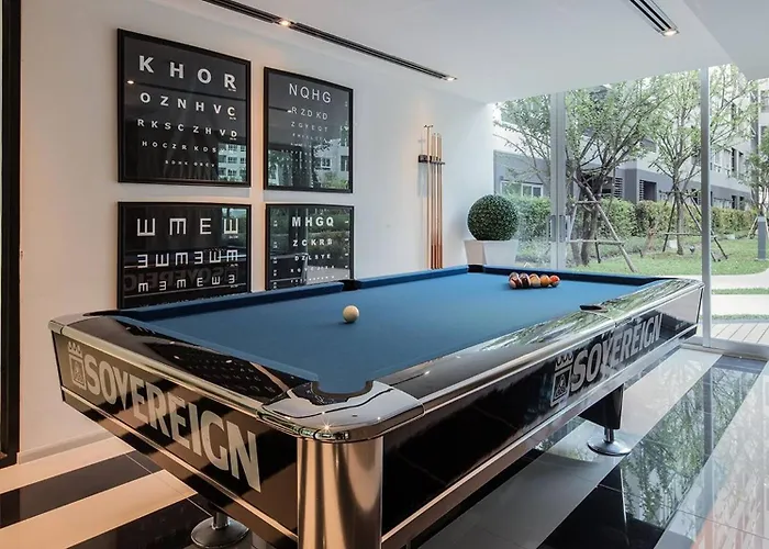 Modern Pool View, King Bed, Bts Punnawithi Apartment *