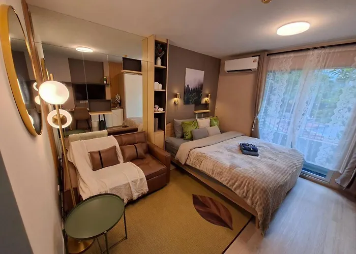 Modern Pool View, King Bed, Bts Punnawithi