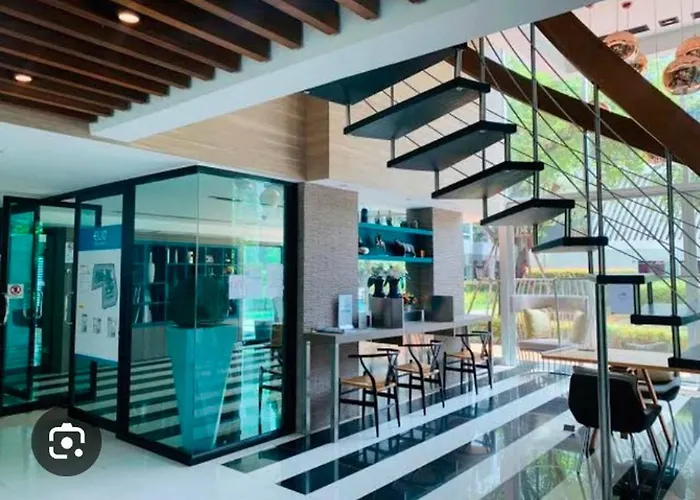 Modern Pool View, King Bed, Bts Punnawithi * Bangkok